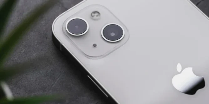 သင့် iPhone အဟောင်းကို အသစ်လိုဖြစ်စေမယ့် အသုံးဝင်တဲ့ Accessories ၄ မျိုး