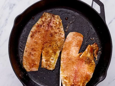 သံဒယ်အိုး (Cast-iron skillet)