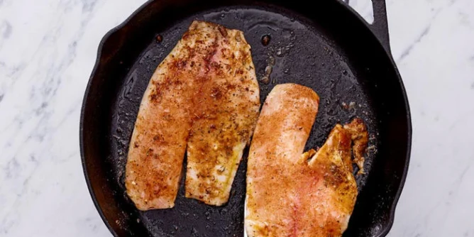 သံဒယ်အိုး (Cast-iron skillet)