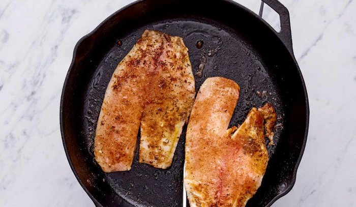 သံဒယ်အိုး (Cast-iron skillet)
