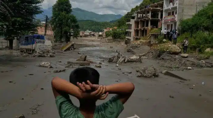 နီပေါနှင့် တိဗက်ဒေသ ရေကြီးရေလျှံမှုလှိုင်းကို အဘယ်အရာက ဖြစ်စေခဲ့သလဲ